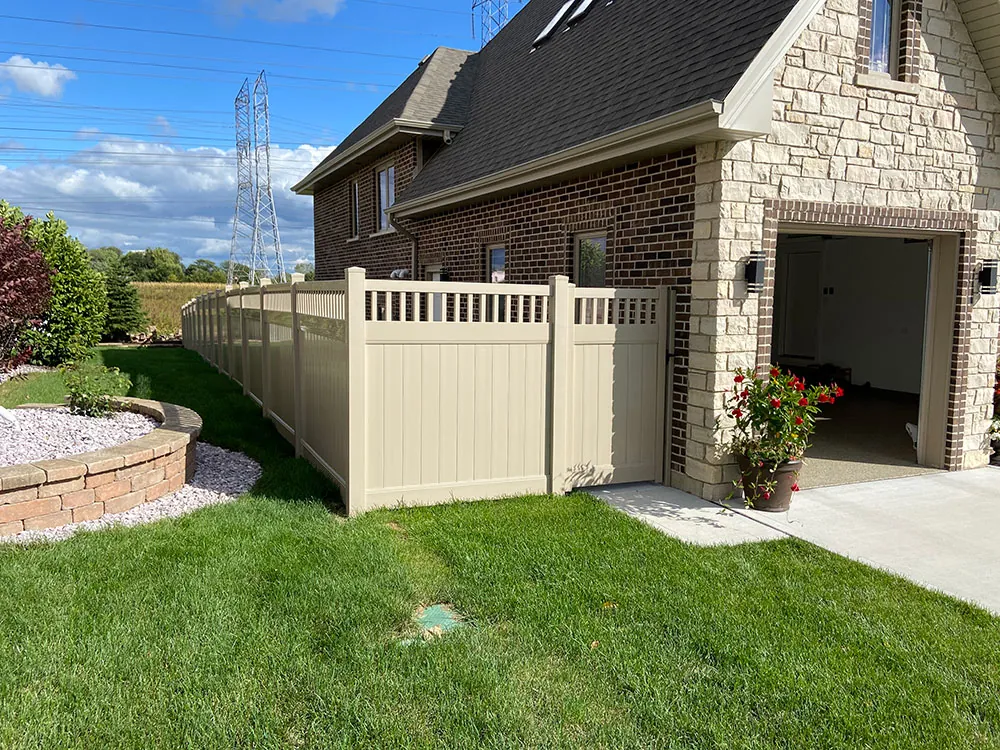 6' Vinyl Privacy with Lattice Top install in Orland Park