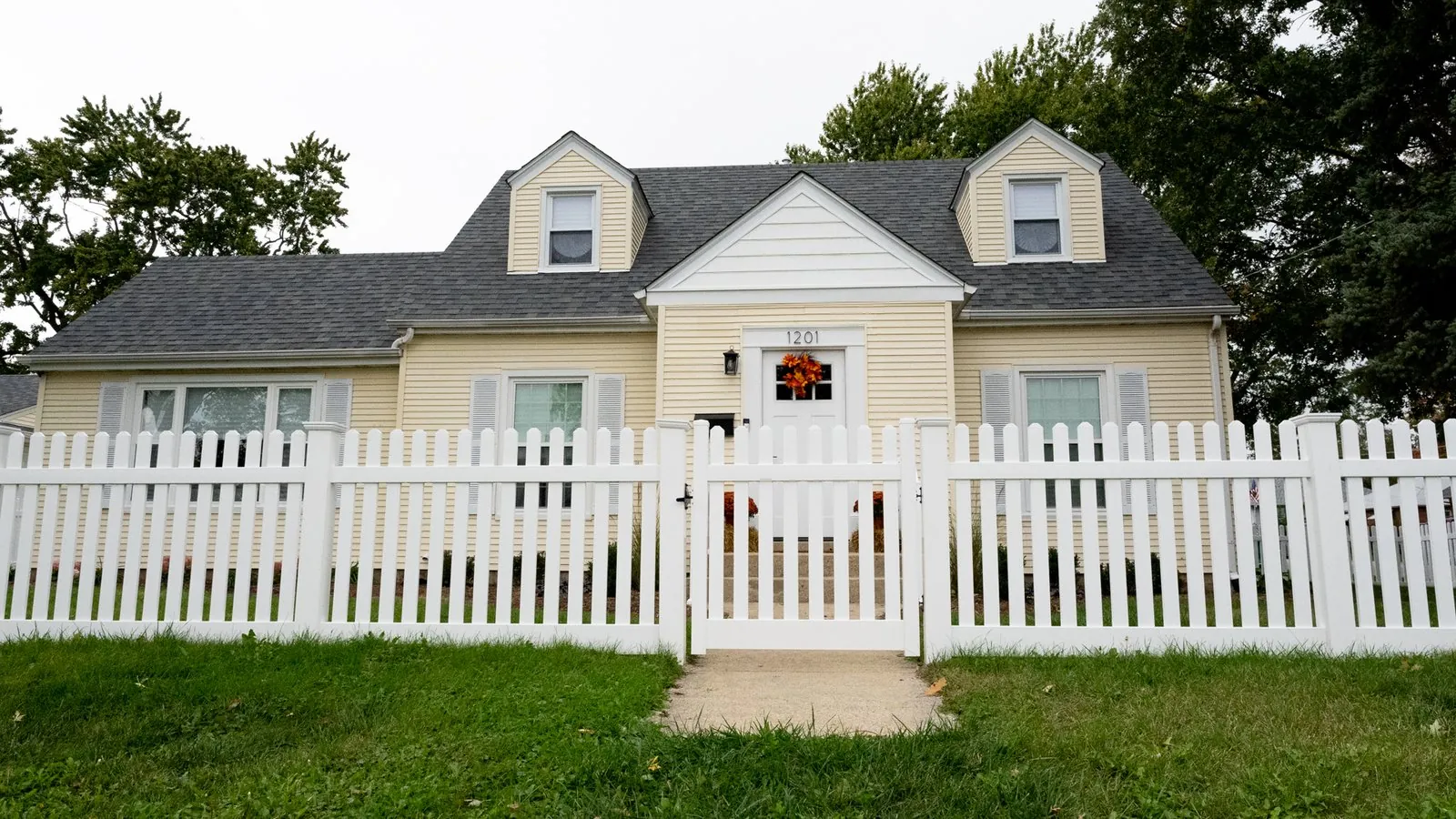White Veka vinyl picket fence — Downers Grove