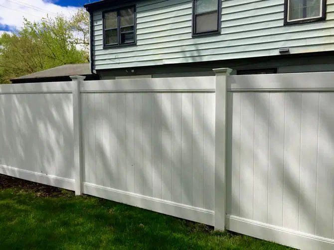 6' White Vinyl Privacy install in Aurora