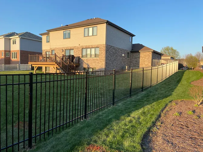 5' Aluminum Estate install in Naperville